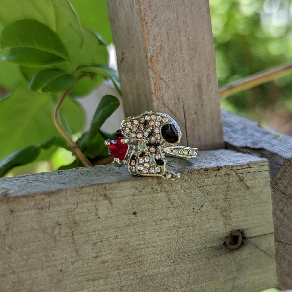 Our favorite Beagle sparkle ring